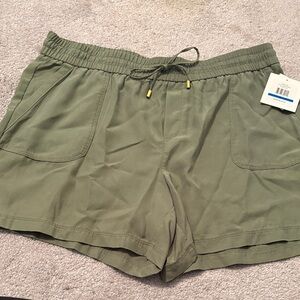 Ellen Tracy Shorts
